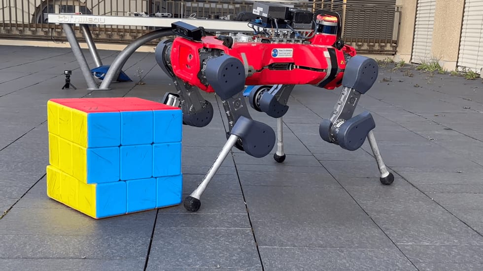 Quadruped Rubik's Cube solve uses only the robot's feet