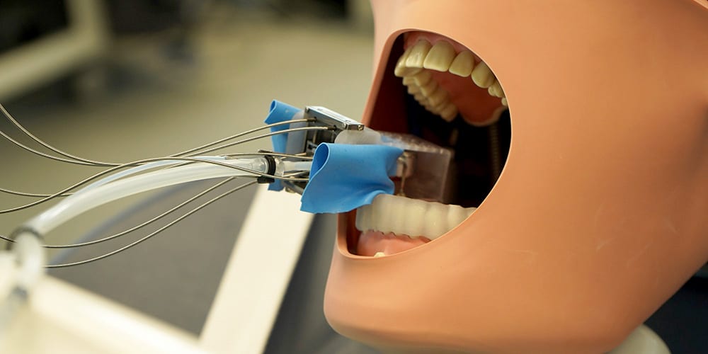 Wine-cork-sized dental robot preps teeth within 0.2 mm