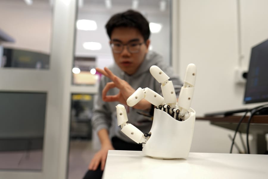 Ultrasound wristband lets wearers control a robotic hand